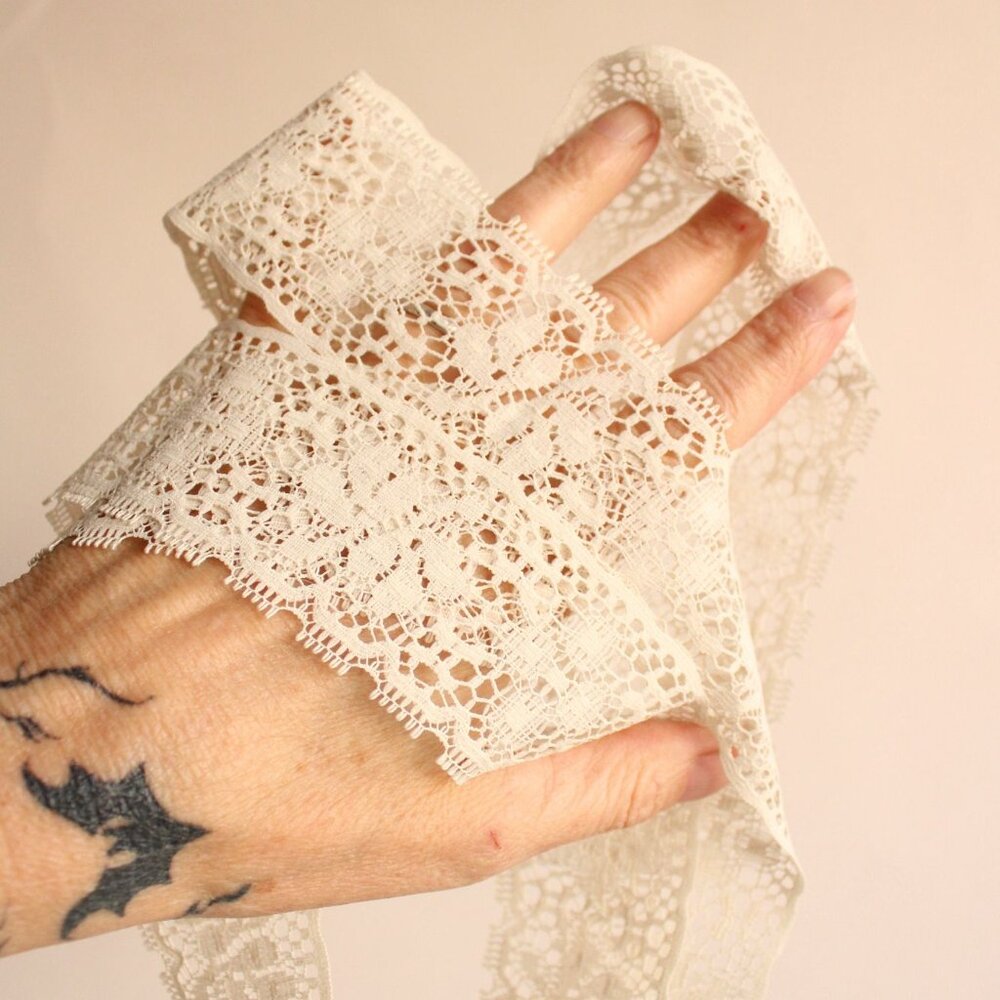 Vintage 1950s Lace Trim, Ivory 2 yard,  1.75" wide - Picture 7 of 10